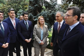 baskan-ovalioglu-yerel-yoneticiler-ve-egitim-calistayina-katildi.jpg