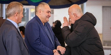 baskan-ozarslan-semt-pazarinda-esnaf-ve-vatandasla-bulustu.jpg