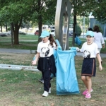 baskan-sadi-ozdemir-ogrencilerle-parkta-temizlik-yapti.jpg
