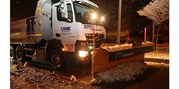 baskan-sandikcidan-yerinde-takip-canikte-7-24-karla-mucadele.jpg