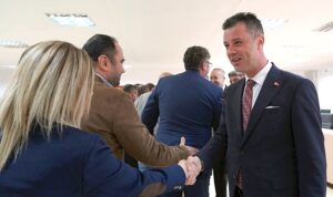 baskan-sarikurt-ve-meclis-uyeleri-personel-ile-bayramlasti-8vkd3KU4.jpg