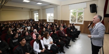 baskan-taban-naire-cikayeva-anadolu-lisesi-ogrencileriyle-bulustu.jpg