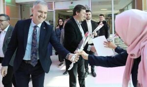 baskan-taban-tip-bayraminda-hekimleri-unutmadi-1ADCg5vY.jpg
