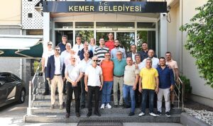 baskan-topaloglu-kemerdeki-acentecilerle-bir-araya-geldi-dxUVP8Kf.jpg