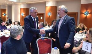 baskan-topaloglu-saglik-calisanlariyla-yemekte-bulustu-L7K2HyDQ.jpg