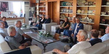 baskan-topalogluna-okul-arkadaslarindan-ziyaret.jpg