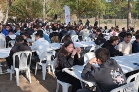 baskan-topaloglundan-ogrencilere-mangal-partisi.jpg