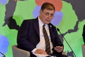 baskan-tugay-b40-tiran-toplantisinda-konustu-gelecegimizi-sekillendirmeye-haziriz.jpg