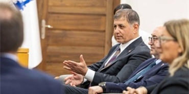 baskan-tugay-buyukelci-dumont-ve-fransiz-heyetini-konuk-etti.jpg