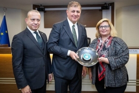 baskan-tugay-egeli-sanayicilerin-konugu-oldu-kredi-verseler-de-vermeseler-de-yapacagiz.jpg