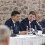 baskan-tugay-enerji-guvenligi-icin-sehirler-kendi-sistemlerini-kurmali.jpg