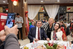 baskan-tugay-huzurevi-sakinleri-ile-bir-araya-geldi.jpg