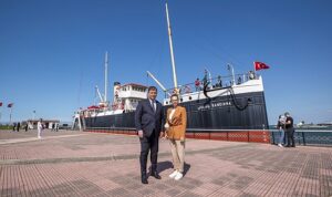 baskan-tugay-samsunda-bandirma-vapurunu-ziyaret-etti-k1D2UOms.jpg