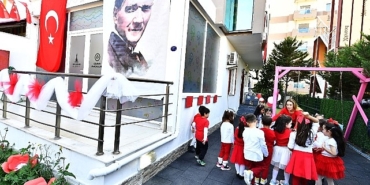 baskan-tugay-talimat-verdi-anaokullarinin-ucreti-5-bin-tlye-indi.jpg
