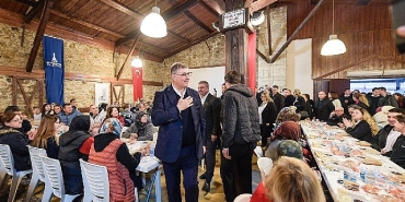 baskan-tugay-tirelilerle-ayni-sofrada-bulustu-bu-guzel-millete-birlik-beraberlik-ve-iyilik-cok-yakisiyor.jpg