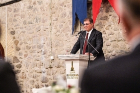 baskan-tugaydan-yeni-yil-mesaji-iyiligi-cogalttigimiz-bir-yil-olsun.jpg