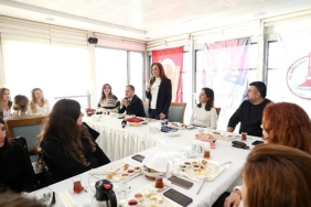 baskan-yildiz-unsal-ogretmenler-gununu-kutladi.jpg