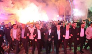 bayburtlulardan-bunyamin-ciftciye-sevgi-seli-rz3HYr9n.jpg