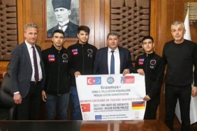 bayindirli-ogrenciler-belediye-baskani-davut-sakarsuyu-ziyaret-etti.jpg