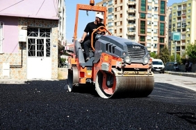 bayraklida-asfaltlama-seferberligi-24-mahallede-calismalar-basladi.jpg
