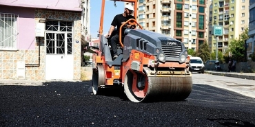 bayraklida-asfaltlama-seferberligi-24-mahallede-calismalar-basladi.jpg
