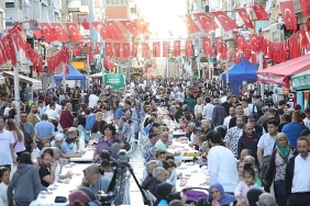 bayraklida-iftar-sofralari-ve-ramazan-senlikleri.jpg
