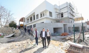 bayraklinin-yeni-kultur-merkezinde-sona-gelindi-y2p2cjY9.jpg