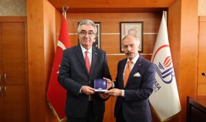 bayrampasada-chp-donemi-baskan-hasan-mutlu-mazbatasini-alarak-goreve-basladi-dP93hX3b.jpg