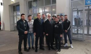belediye-baskani-savran-genclerle-iftar-yapti-4D1q2G9y.jpg