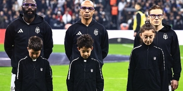 besiktasli-futbolcular-mor-gozluklerle-sahaya-cikti.jpg