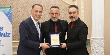 beylikduzu-belediyesi-emekli-olan-personeline-veda-programi-duzenledi.jpg