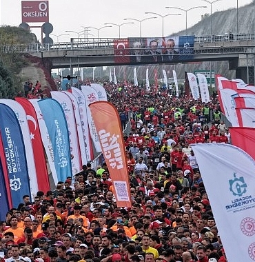 Binlerce adım Cumhuriyet için atıldı