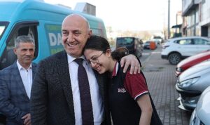 biyik-kapi-kapi-gezerek-gonullere-dokunuyor-iC7EigIt.jpg
