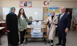 biyik-oyunu-ailesiyle-birlikte-kullandi-kazanan-darica-olacak-bryfXuRP.jpg