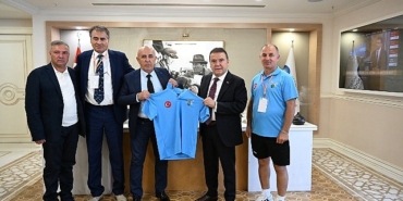 bosna-heyetinden-baskan-boceke-ziyaret.jpg