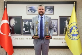 buca-belediye-baskani-gorkem-dumana-iki-odul-birden.jpg