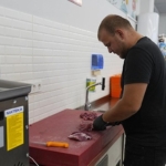 Burhaniye Belediyesi Halk Market ile vatandaşların bütçesine destek oluyor