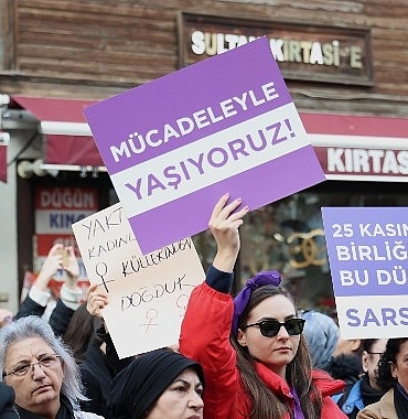 bursada-binlerce-kadin-siddetsiz-bir-yasam-adalet-ve-esitlik-icin-yurudu.jpg