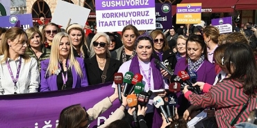 bursali-kadinlardan-8-mart-yuruyusu.jpg