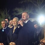 buyukakin-genclerin-coskusuna-ortak-oldu-bir-sarkisiniz-siz-sDz9NYzk.jpg