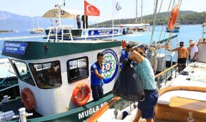 buyuksehir-bayram-tatilinde-teknelerden-atik-toplamaya-devam-etti-9qMBvrtt.jpg