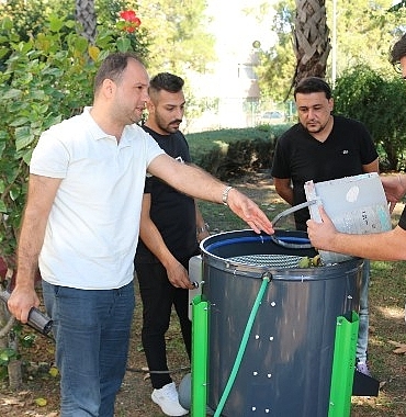 Büyükşehir’den Kemerli üreticilere ceviz soyma makinesi desteği