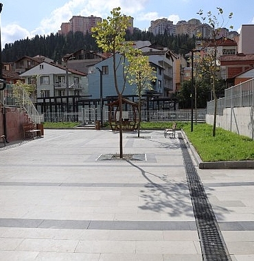 buyuksehir-izmit-basaran-camii-meydanini-yeniledi.jpg