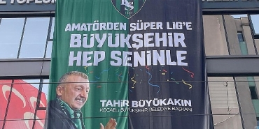 buyuksehir-kenti-yesil-siyah-bayraklarla-donatti.jpg
