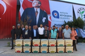 buyuksehirden-gazipasali-aricilara-kovan-destegi.jpg