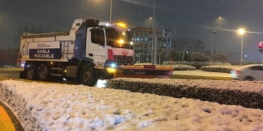 buyuksehirin-kar-mesaisi-canla-basla-suruyor-kocaelide-yollar-acik-ulasimda-aksama-yok.jpg