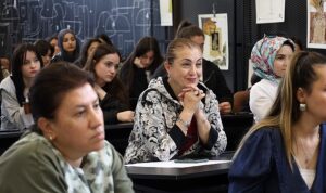 buyuksehirin-seka-ihtisas-merkezindeki-moda-akademisinde-cihan-nacar-gelecegin-modacilariyla-bulustu-xW32SHSs.jpg