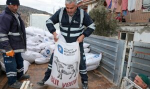 buyuksehirin-yem-destegi-yuzleri-gulduruyor-O5eH2svD.jpg