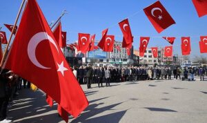 canakkale-zaferi-bayrampasada-torenle-kutlandi-lL8s1siZ.jpg