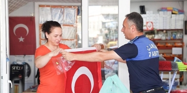 canik-belediyesi-caddeleri-sokaklari-turk-bayragiyla-donatti.jpg